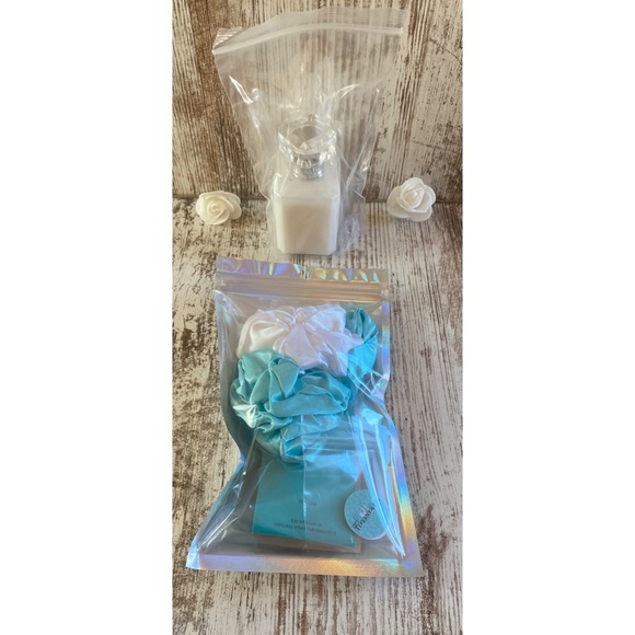 🎉 Host Pick 🎉 Brand new Tiffany & Co. exclusive bundle - Picture 2 of 8